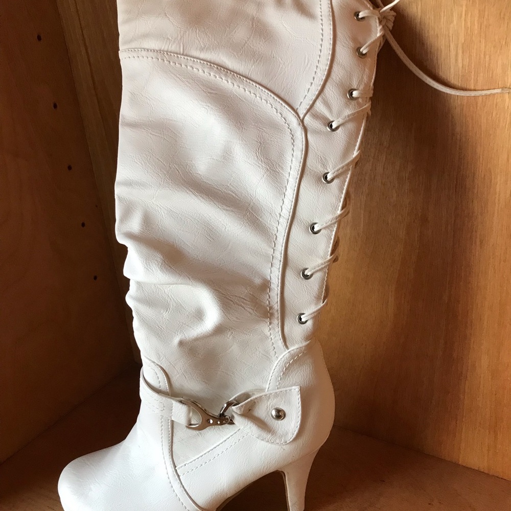 Top Moda White Fashion Boots size 8